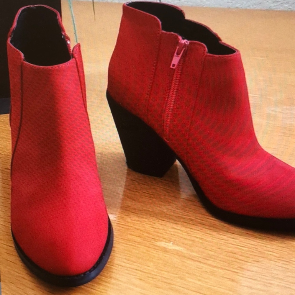 Kelsi dagger red booties